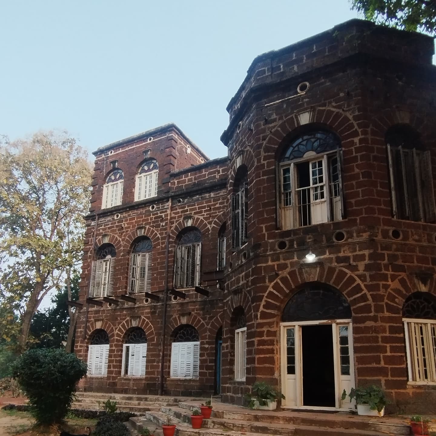 Kila Dalijoda Palace | Königlicher Jagdaufenthalt in der Nähe von Cuttack